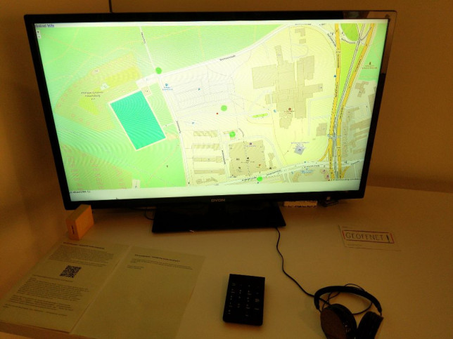 Präsentation in der Ausstellung mit fake-GPS. Die Position wird durch Cursor-Tasten variiert.